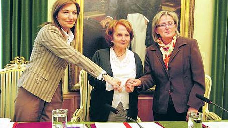 Teresa Prada, Paz Fernández Felgueroso y Soledad Lafuente.