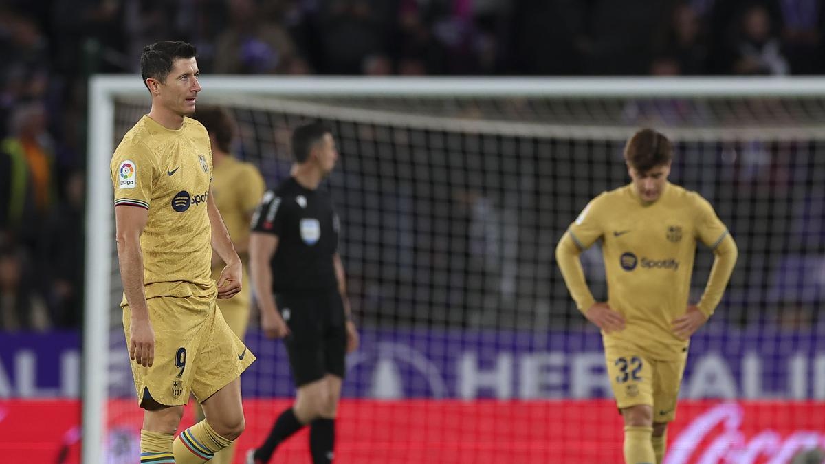 Lewandowski y Torre tras encajar el primer gol en Valladolid