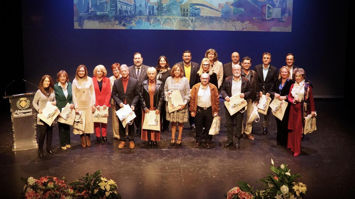 Foto de los docentes homenajeados.