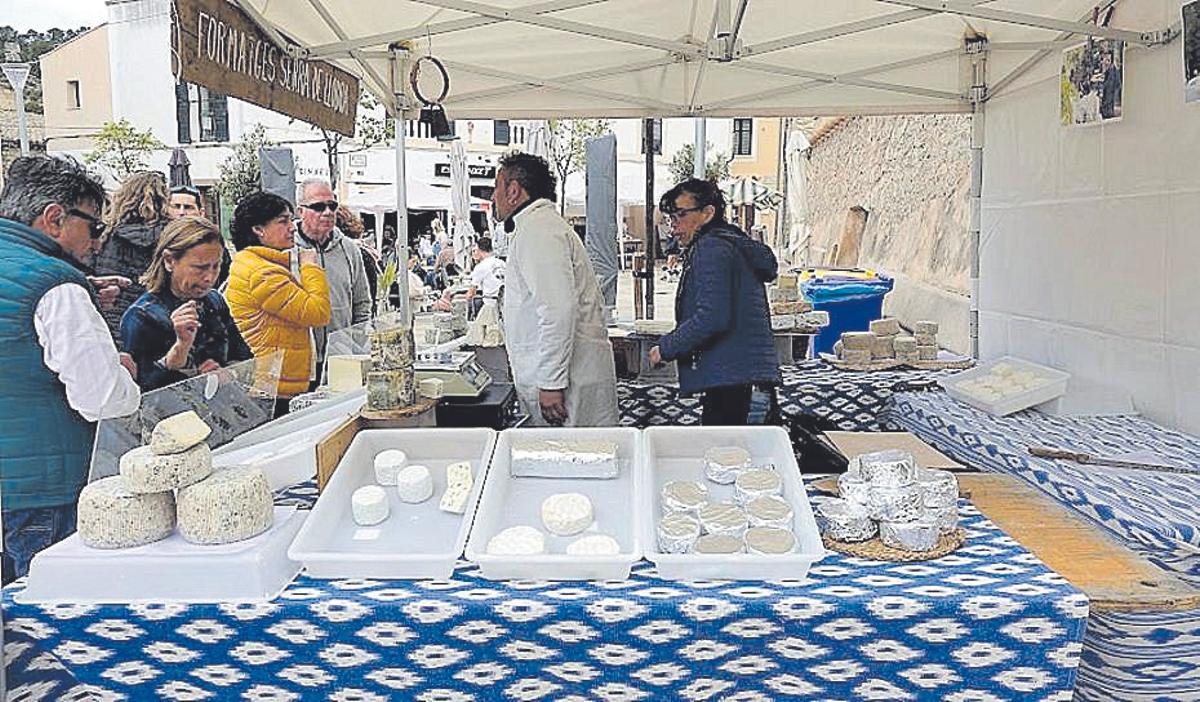 Calvià. El municipio del Ponent organizó ayer la XXII Fira d’Oví i Caprí, que contó con una elevada asistencia de público gracias al buen tiempo y a un programa muy variado que ponía en valor la actividad ganadera local. Calvià. El municipio del Ponent organizó ayer la XXII Fira d’Oví i Caprí, que contó con una elevada asistencia de público gracias al buen tiempo y a un programa muy variado que ponía en valor la actividad ganadera local.