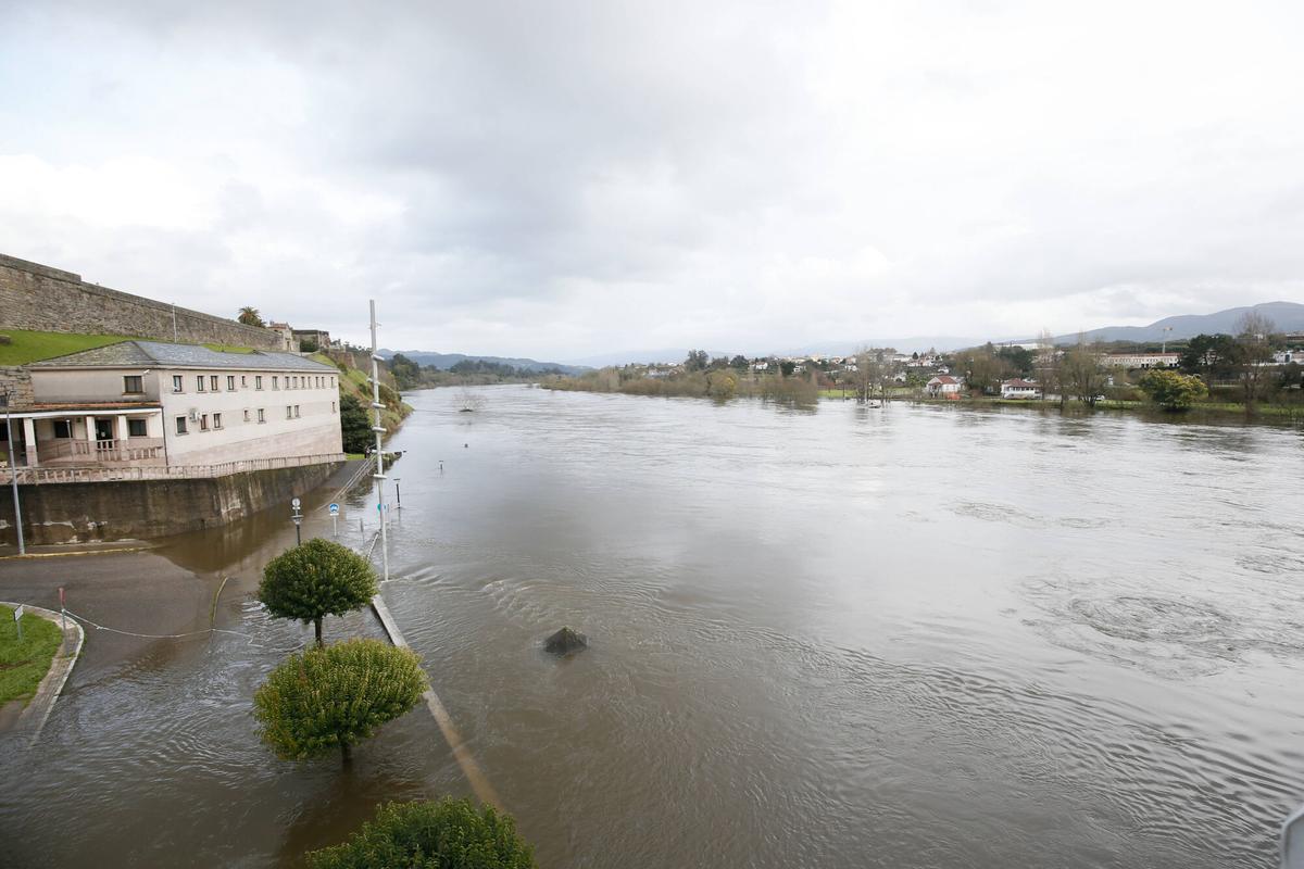 Leonardo borra las orillas del Miño