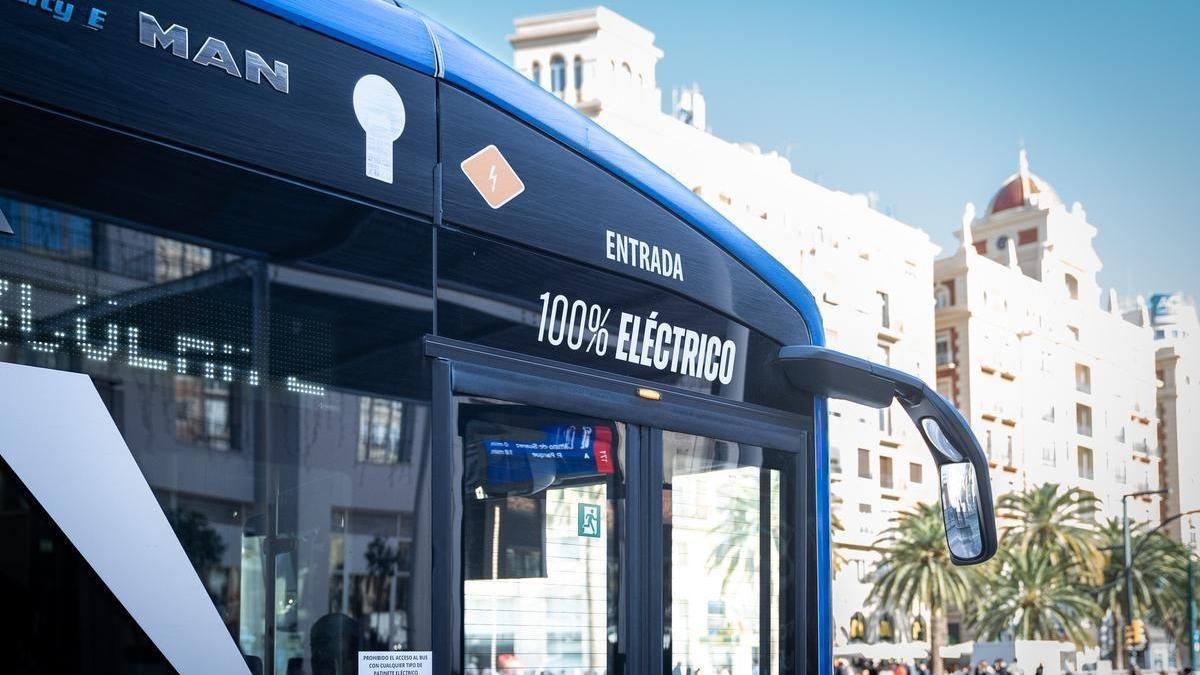 Un autobús de la EMT en Málaga capital.