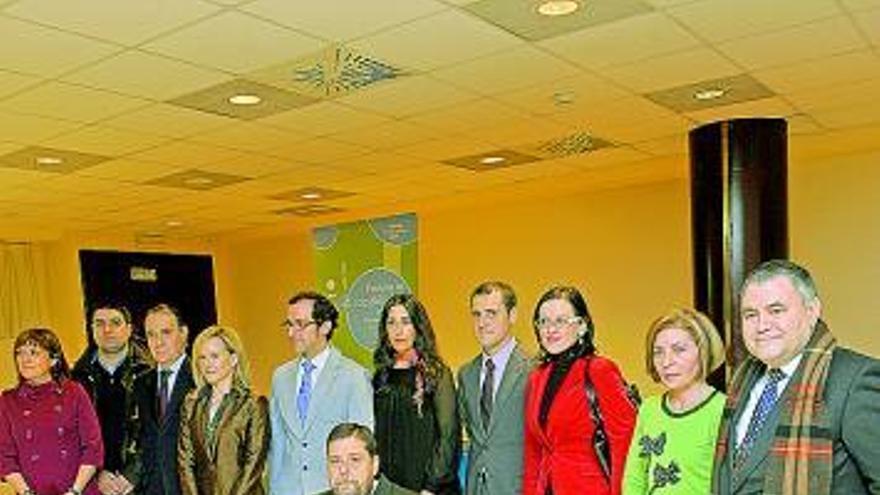 Por la izquierda, Belén Fernández, José Luis Álvarez, Roberto Tuero, Isabel Marqués, Antonio José Parra, Susana Pascual, Carlos San Martín, Paloma Menéndez, Teresa Pastor y José Vega. Delante, Javier Rubio.