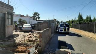 Un conductor herido tras destrozar una pared y colisionar con otra en Vila-real