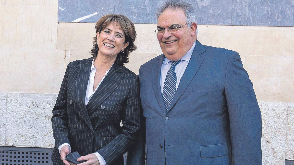 La Fiscal General, Dolores Delgado, ayer en Palma junto al Fiscal Superior de Baleares, Bartolomé Barceló