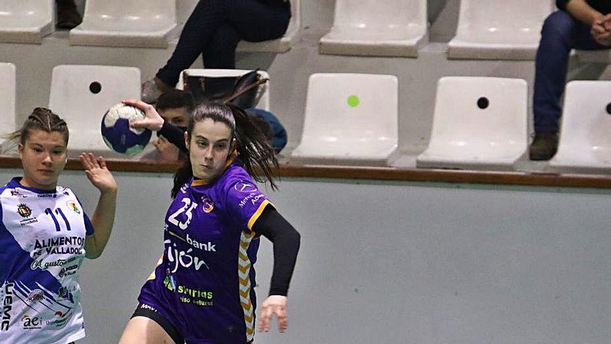 Balonmano: El Liberbank Gijón, mermado, apenas inquieta a un acertado Valladolid