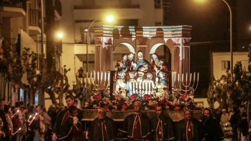 Imagen de la procesión que se celebró anoche en Foietes.