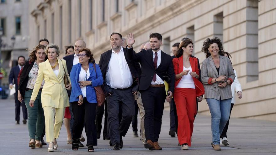 La delegación de ERC, encabezada por Oriol Junqueras, a su llegada al Congreso para seguir el pleno para la aprobación de la ley de amnistía.