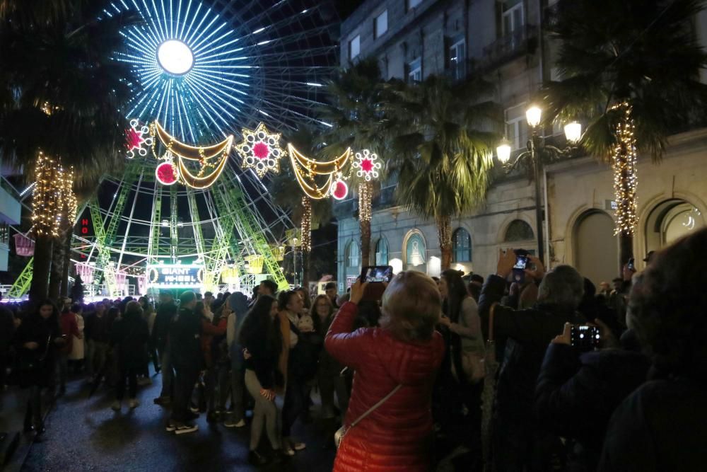 Ya es Navidad en Vigo: 10 milllones de luces para marcar una historia. // A. Villar | J. Lores | J. Álvarez | C. Delgado | M. Romero