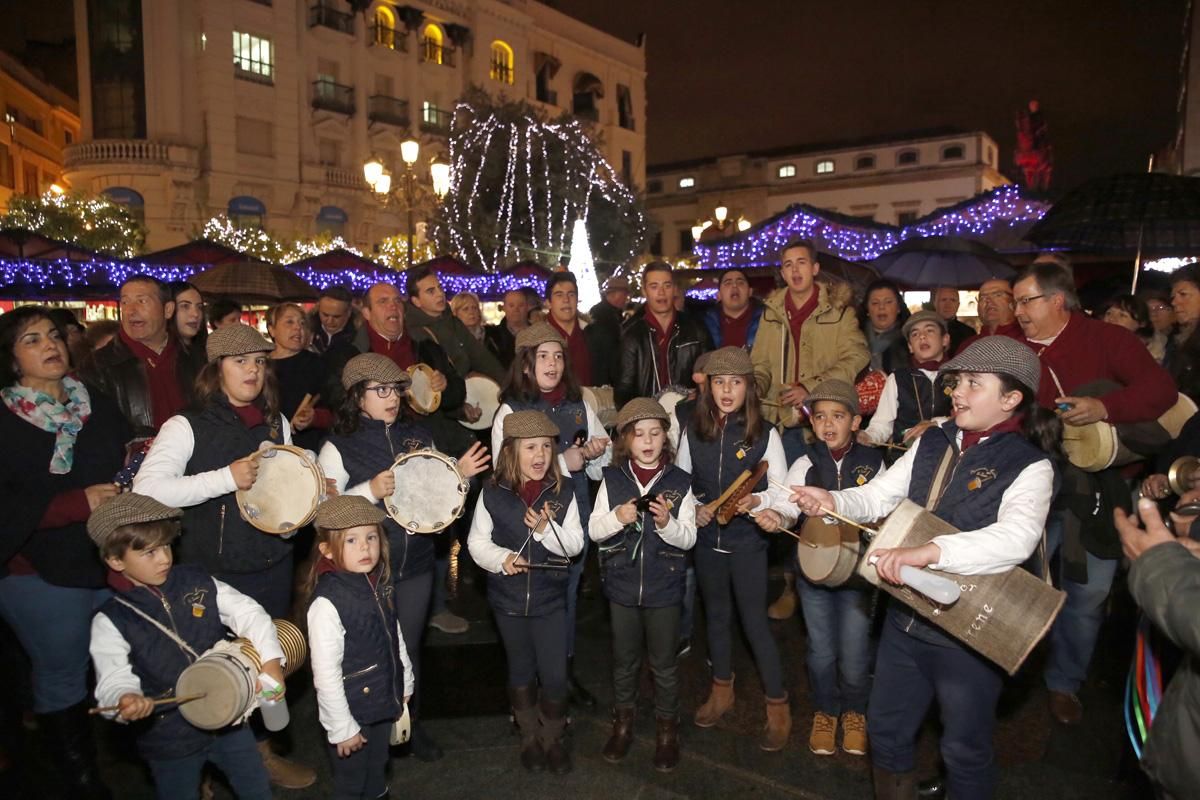 Campanilleros y zambombas de la Subbética traen la Navidad a Córdoba