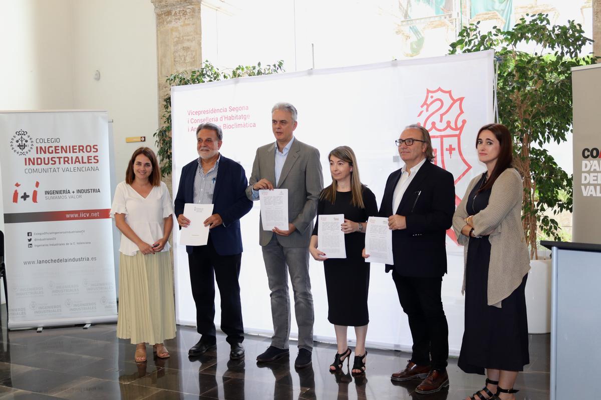 Nuria Matarredona, Vicente Terol, Héctor Illueca, Nieves Romero, Luis Sendra y Laura Soto tras la firma de renovación del convenio.