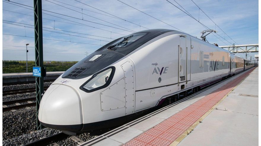 El primer AVE Granada-Madrid no sale y los pasajeros son reubicados