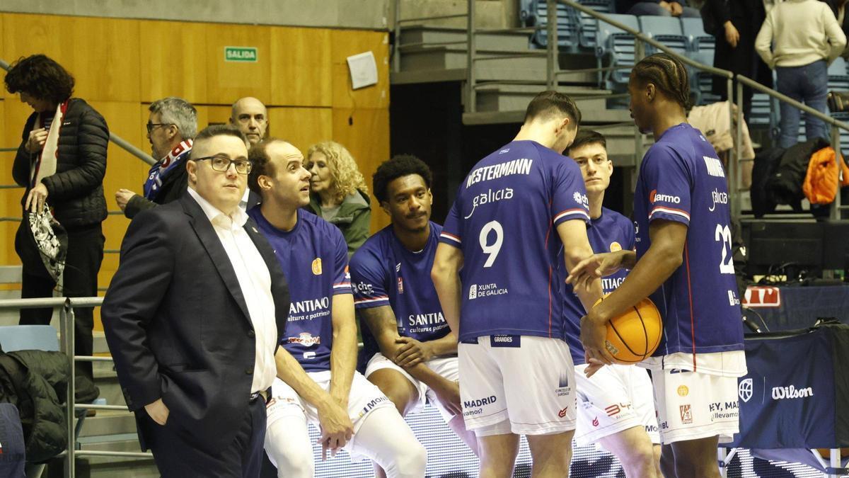 Diego Epifanio junto a sus jugadores durante la campaña pasada.