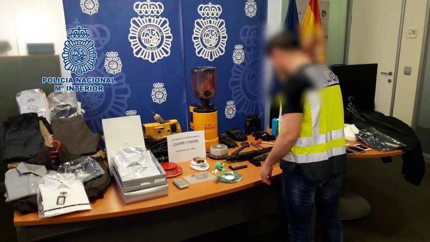 Cae una banda que robaba en comercios y a traficantes simulando ser policías