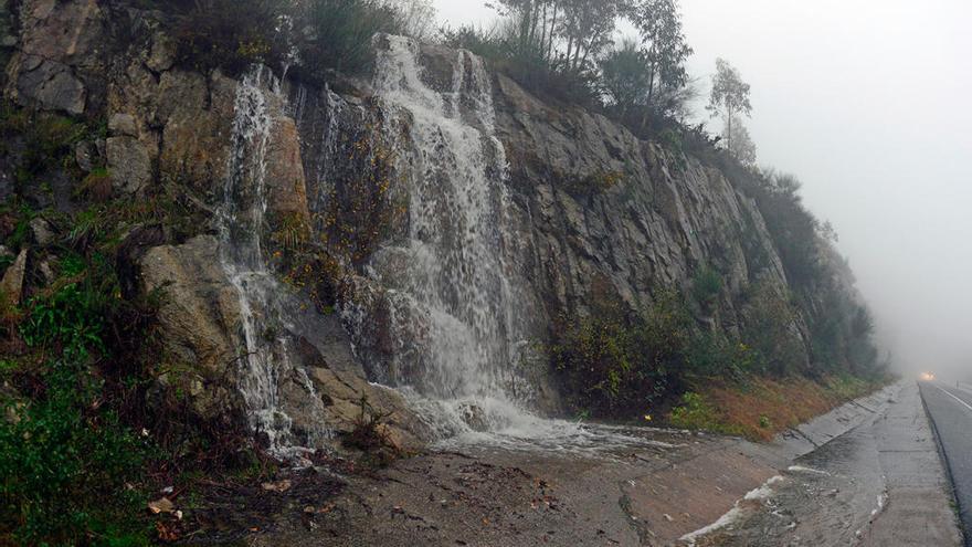 Cascada en el corredor de O Morrazo por el temporal  // G.N.