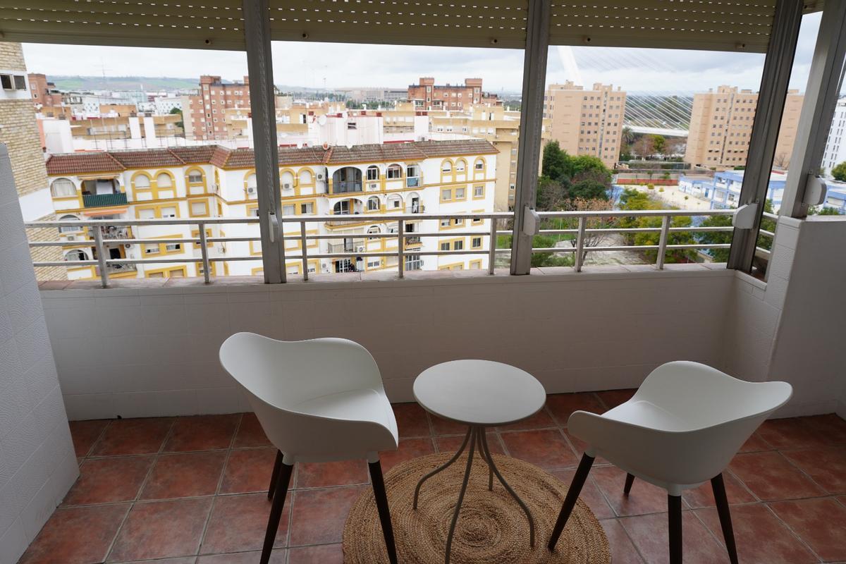 Terraza del piso temporal de la AECC para pcientes oncológicos en Sevilla.