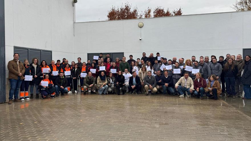 Foto de familia con participantes del programa Escala.