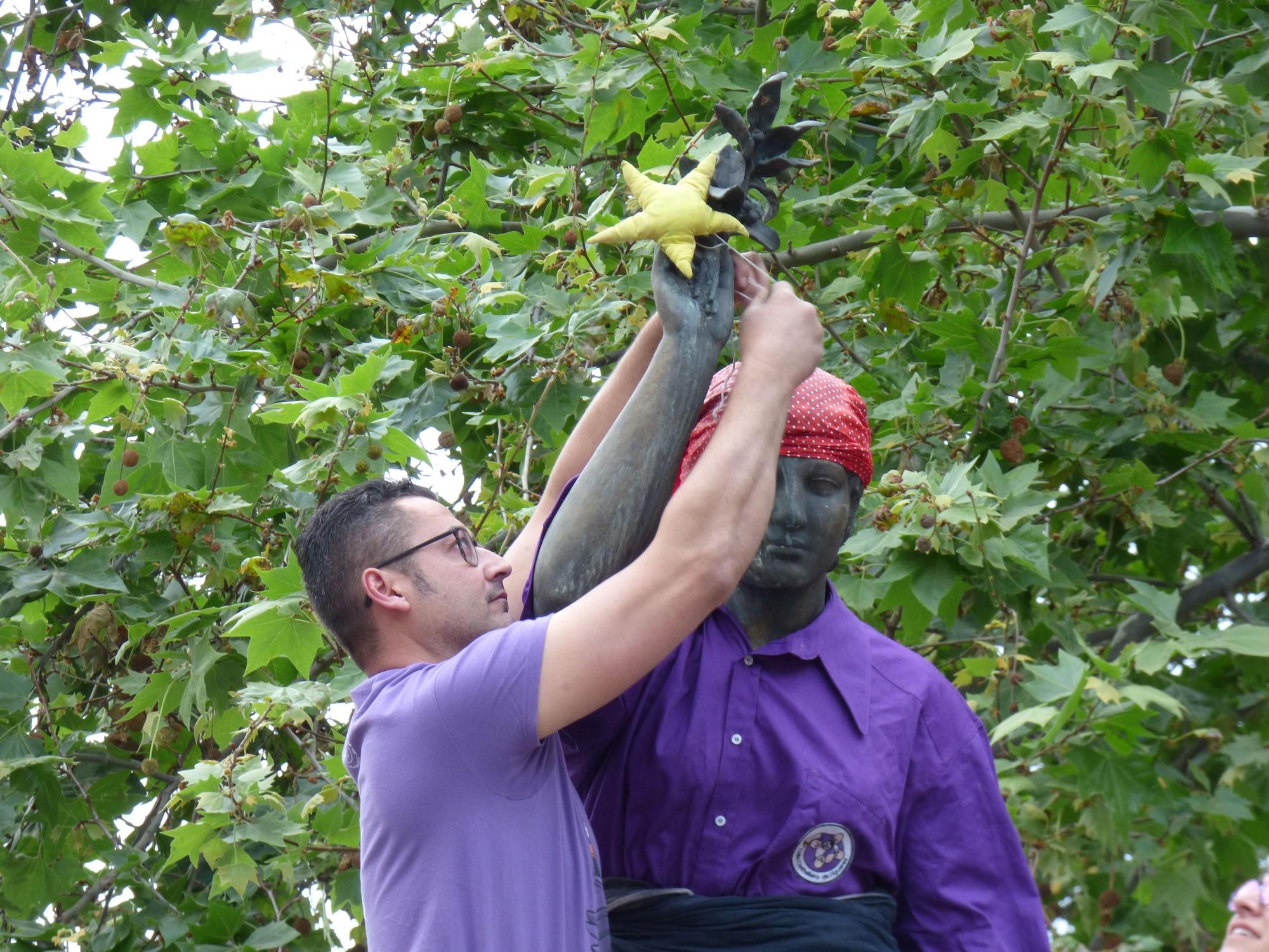 Els castellers de Figueres vesteixen la Monturiola