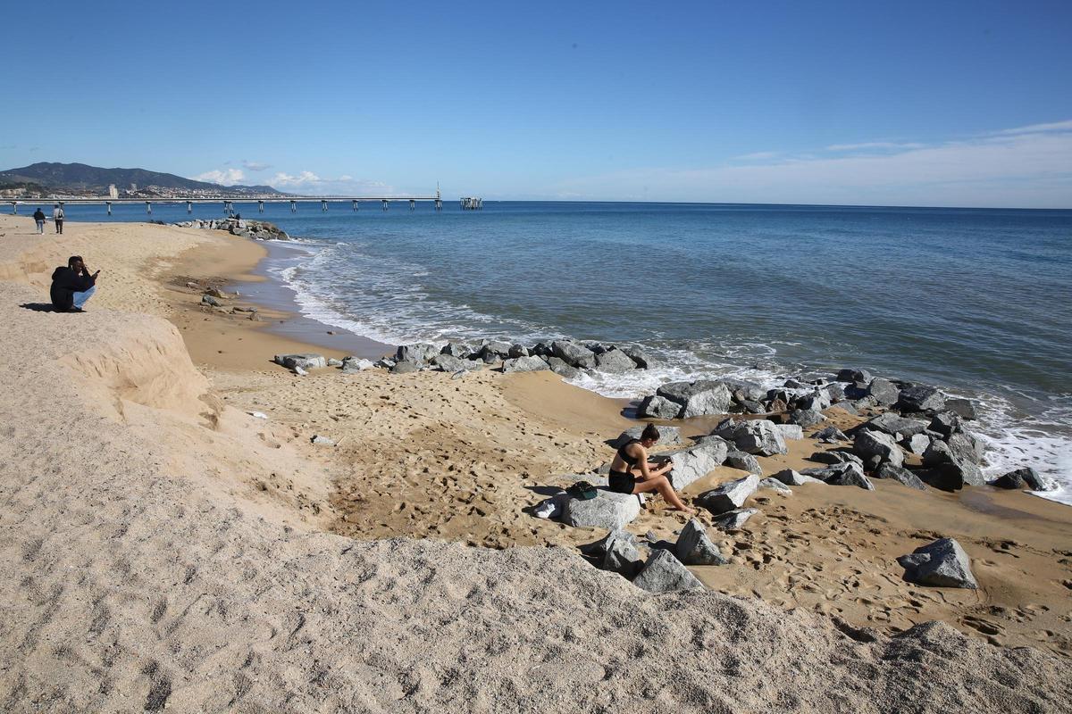 Algunas playas de Badalona pierden arena tras el temporal