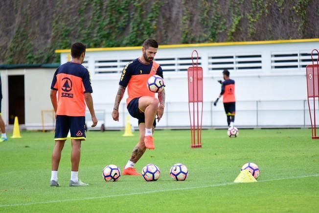 Entrenamiento UD Las Palmas en Barranco Seco ...