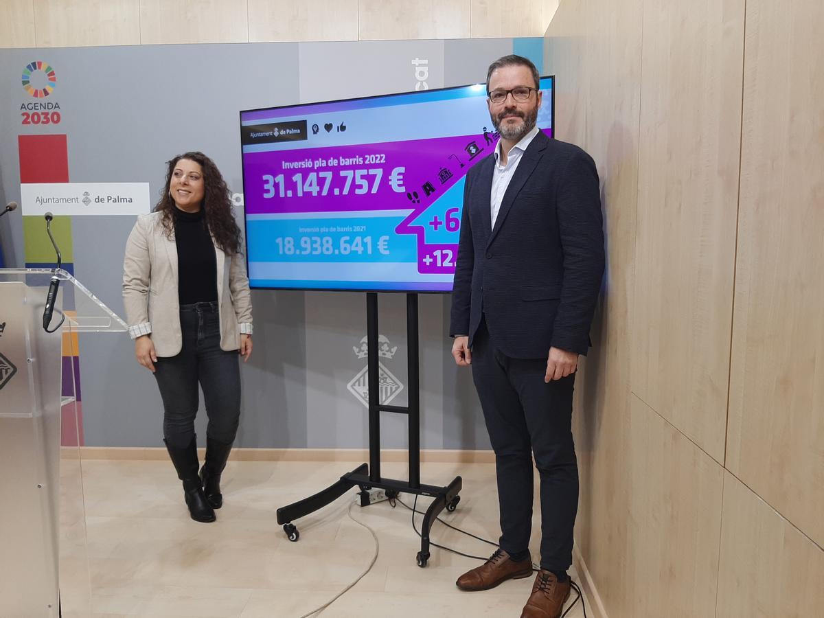 El alcalde, José Hila, y la concejala de Infraestructuras, Angélica Pastor, han presentado esta mañana del balance del año pasado.