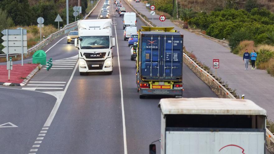 Castellón necesita 500 camioneros para evitar un colapso logístico