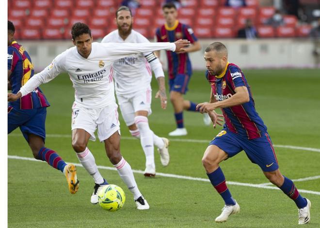 Imágenes del partido entre el FC Barcelona y el Real Madrid de la séptima jornada de LaLiga Santander, disputado en el Camp Nou en Barcelona.