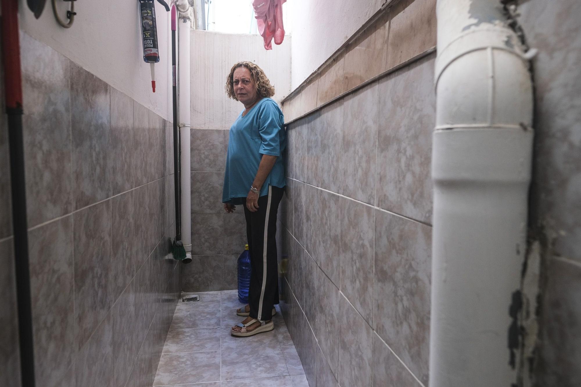 A una vivienda de Las Rehoyas le brotan aguas fecales por los sumideros