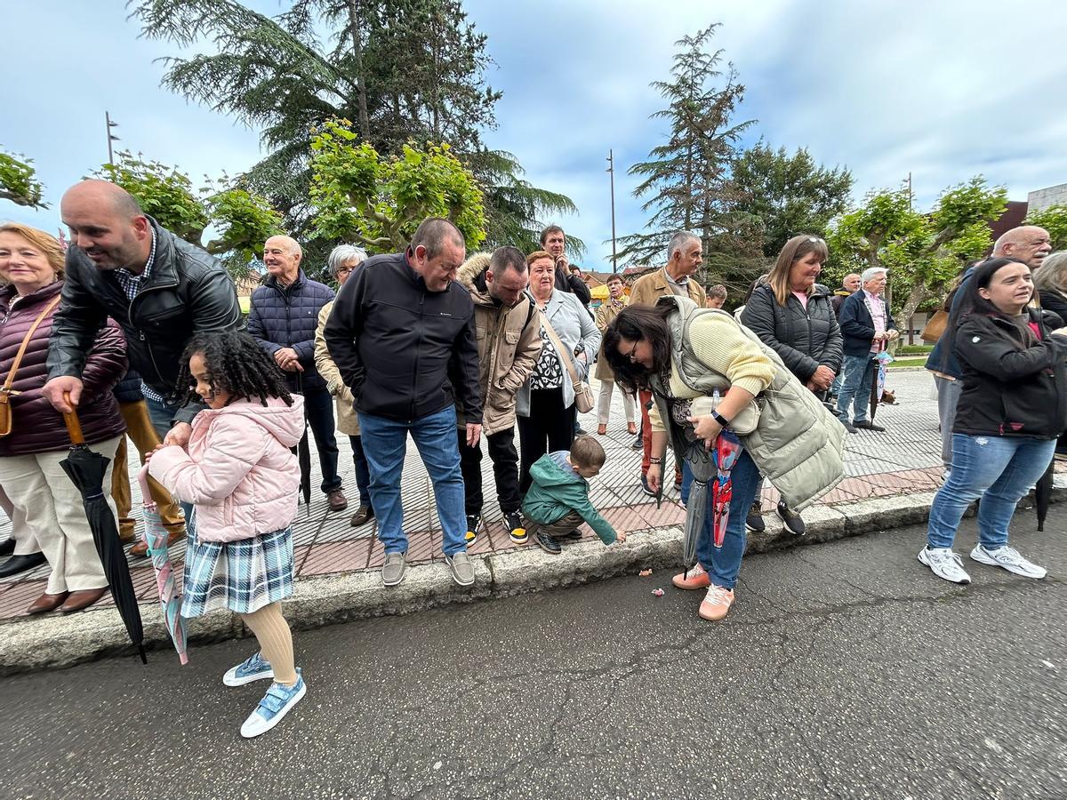 EN IMÁGENES: Castrillón se vuelca con la cabalgata de carrozas y xarrés