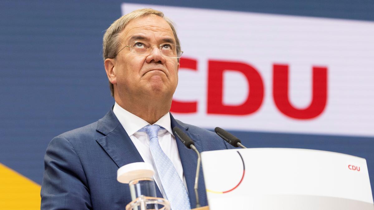 Berlin (Germany), 27/09/2021.- Armin Laschet, chancellor candidate of the Christian Democrats (CDU/CSU) union, at the press conference at CDU headquarters the day after federal elections, in Berlin, Germany, 27 September 2021. The CDU/CSU came in a close second behind the Social Democrats, according to preliminary results. (Elecciones, Alemania) EFE/EPA/Maja Hitij / POOL