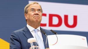 Berlin (Germany), 27/09/2021.- Armin Laschet, chancellor candidate of the Christian Democrats (CDU/CSU) union, at the press conference at CDU headquarters the day after federal elections, in Berlin, Germany, 27 September 2021. The CDU/CSU came in a close second behind the Social Democrats, according to preliminary results. (Elecciones, Alemania) EFE/EPA/Maja Hitij / POOL