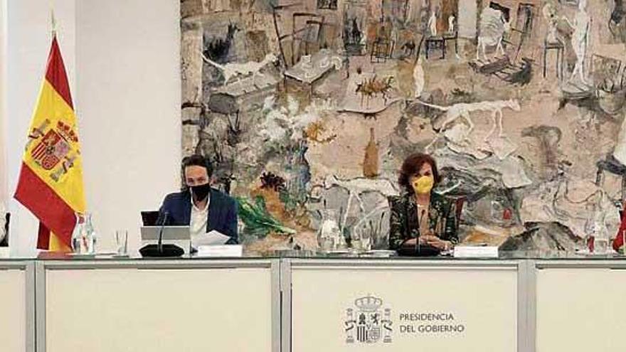 Teresa Rivera, Pablo Iglesias, Carmen Calvo y Nadia Calviño, ayer, en el Consejo de Ministros.