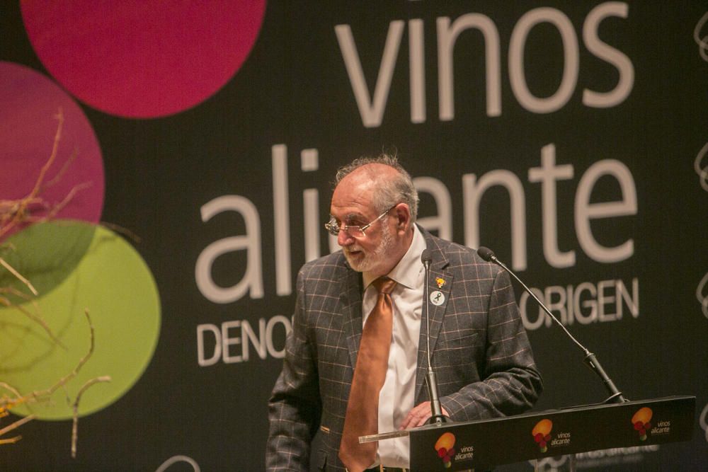 La DOP Vinos Alicante entrega al Museo del Prado el Premio Fondillón