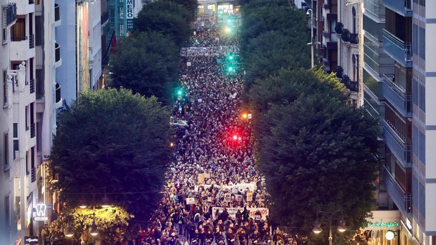 Masiva manifestación con más de 30.000 personas para exigir la dimisión de Mazón