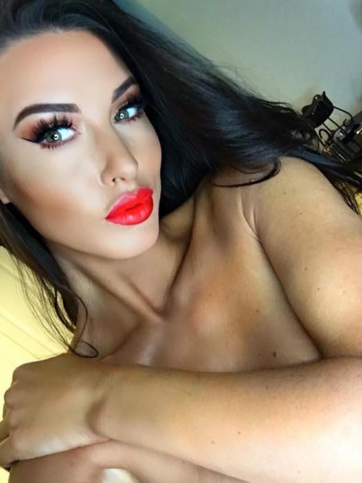 Alice Goodwin, adicta a los selfis eróticos