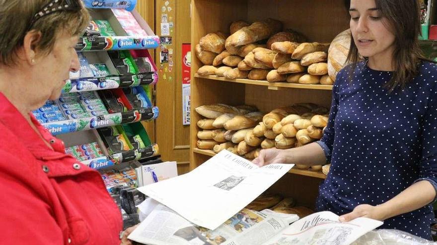 La lámina con una primera página histórica, junto con el especial.