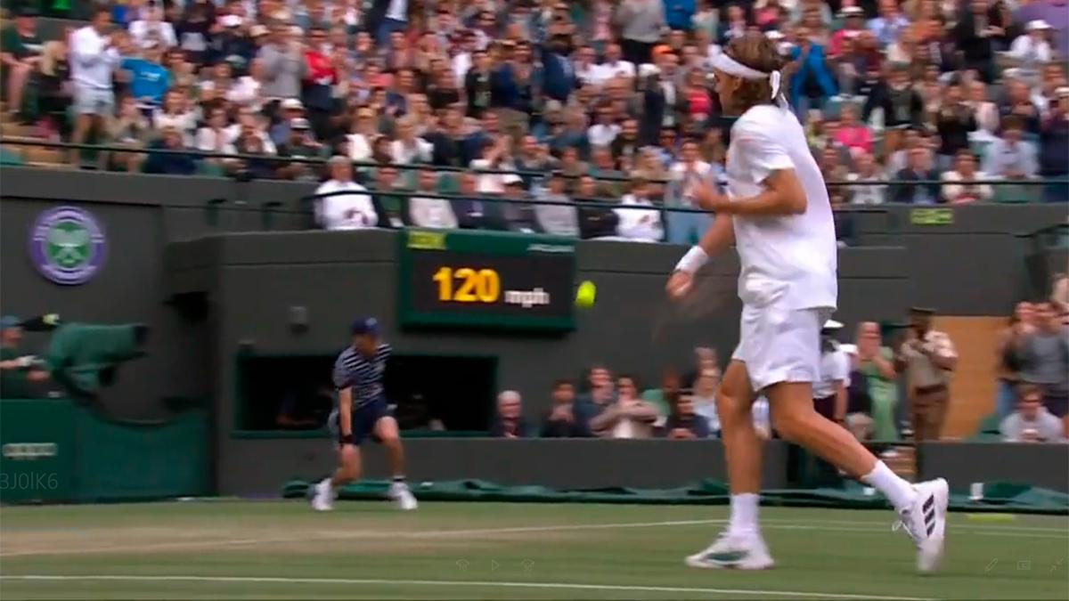 Si hubiese sido al revés.... ¡Tsitsipas perdió los papeles y lanzó la pelota a la grada!