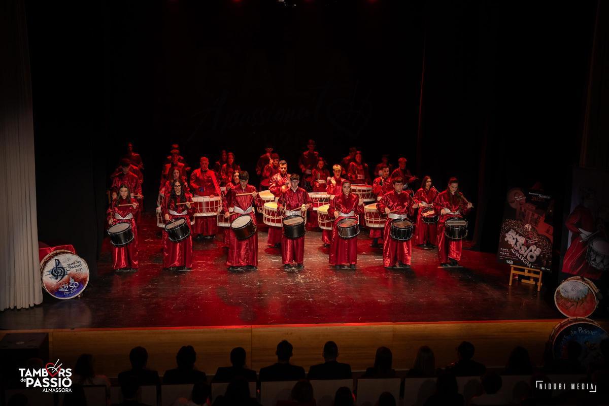 Exhibición de tambores durante la gala.