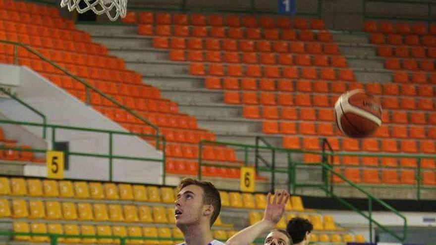 Uno de los entrenamientos del Club Ourense Baloncesto..// Iñaki Osorio