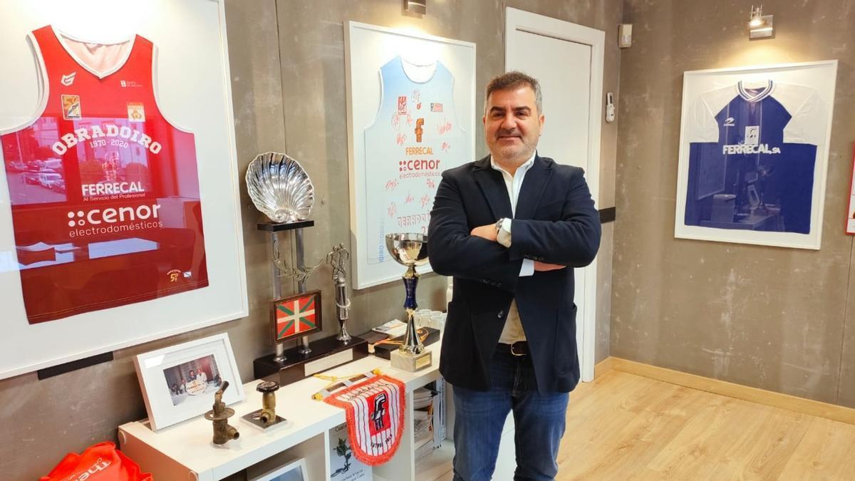 FERRECAL DEPORTE SANTIAGO | Ferrecal, décadas de apoyo al deporte en Santiago: desde las primeras canastas de Moncho Fernández al triatlón