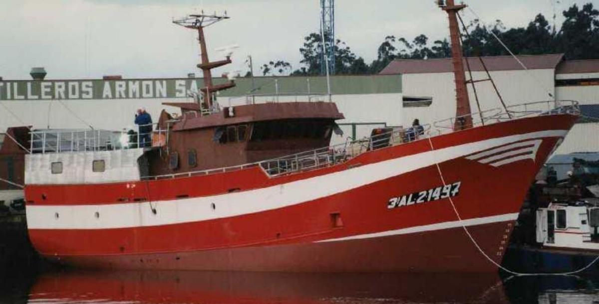 El “Oceana Vaz”, antes
“Belma”, en Armón. | // FDV