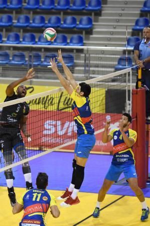 DEPORTES. 03-11-18 VECINDARIO. SANTA LUCIA DE TIRAJANA. Partido de Voleibol masculino: Vecindario ACE Gran Canaria - Ushuaña Ibiza Voley FOTOS: JUAN CASTRO.  | 03/11/2018 | Fotógrafo: Juan Carlos Castro