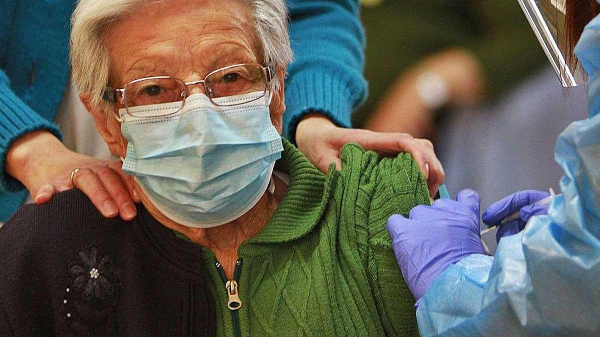 Espanya rebaixa les xifres de Covid amb tres milions de vacunats Espanya rebaixa les xifres de Covid amb tres milions de vacunats