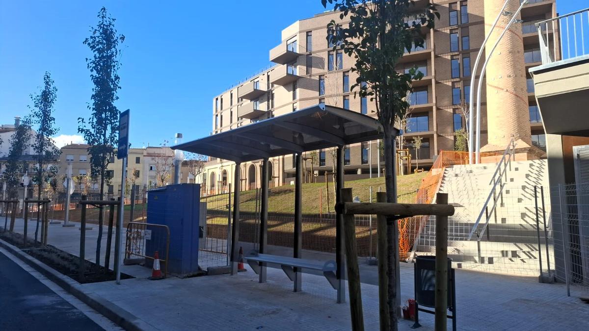 La marquesina de la parada de bus definitiva, que ja fa dies que està instal·lada