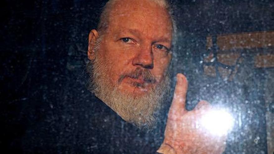 Julian Assange, condemnat per violar la llibertat condicional