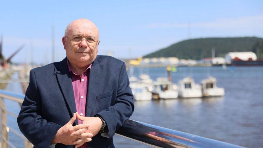 Rufino Arrojo, en el paseo de la ría. | MARIO CANTELI