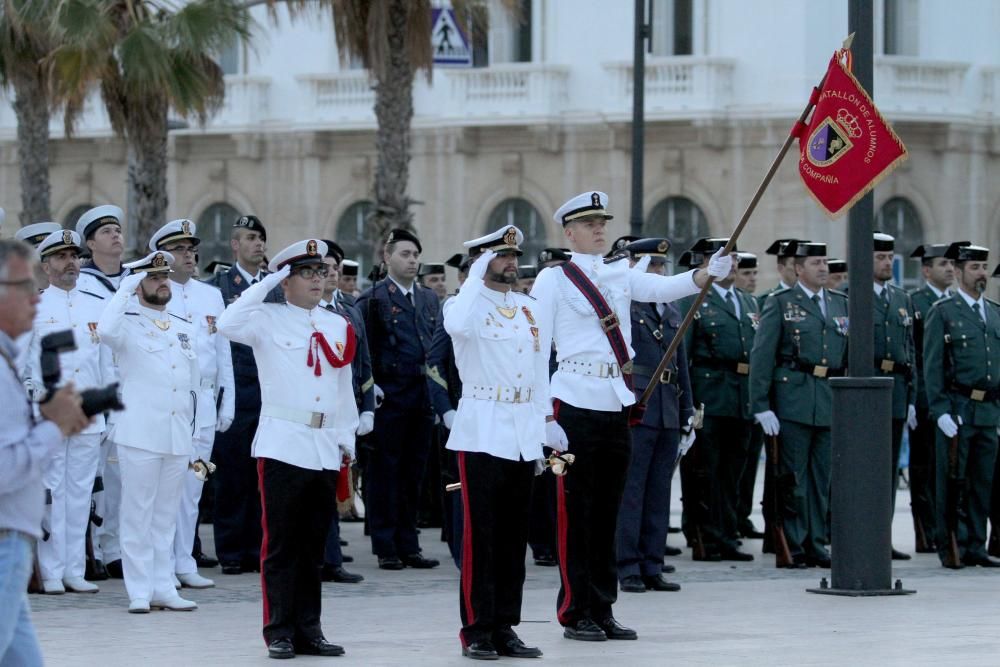 Acto solemne de arriado de bandera por el Día de las Fuerzas Armadas