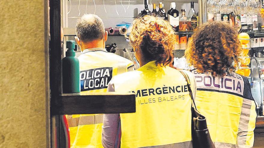 Operativo extraordinario integrado por efectivos de la Policía Local de Palma, de la Policía Nacional y por inspectores de la Comunitat Autónoma.