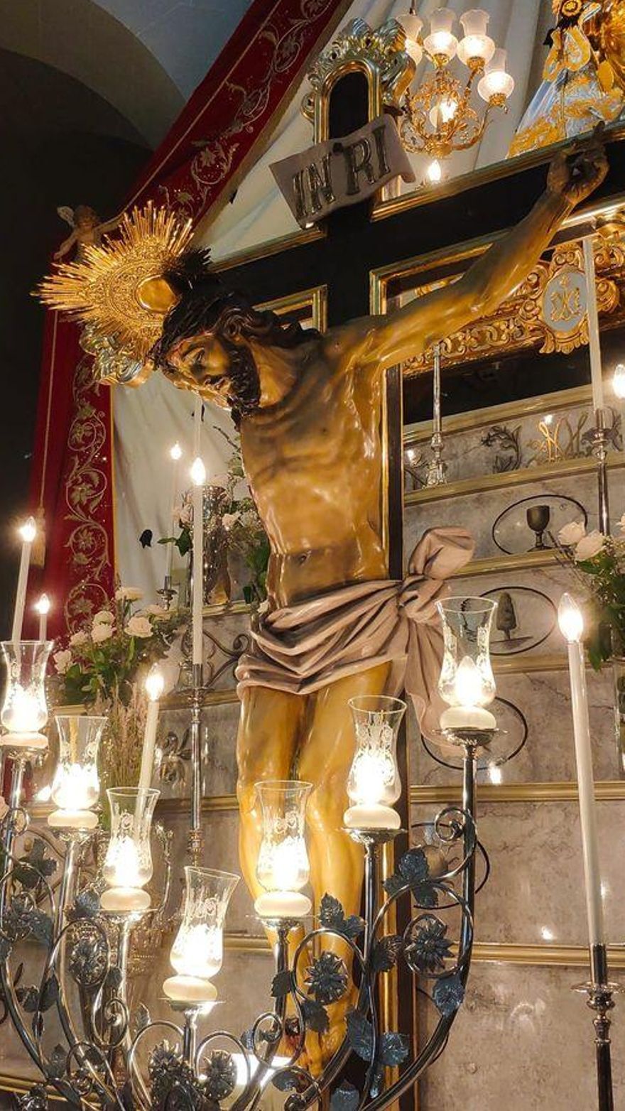 La imagen del Cristo del Buen Suceso en la iglesia arciprestal de Santa Ana de Elda.