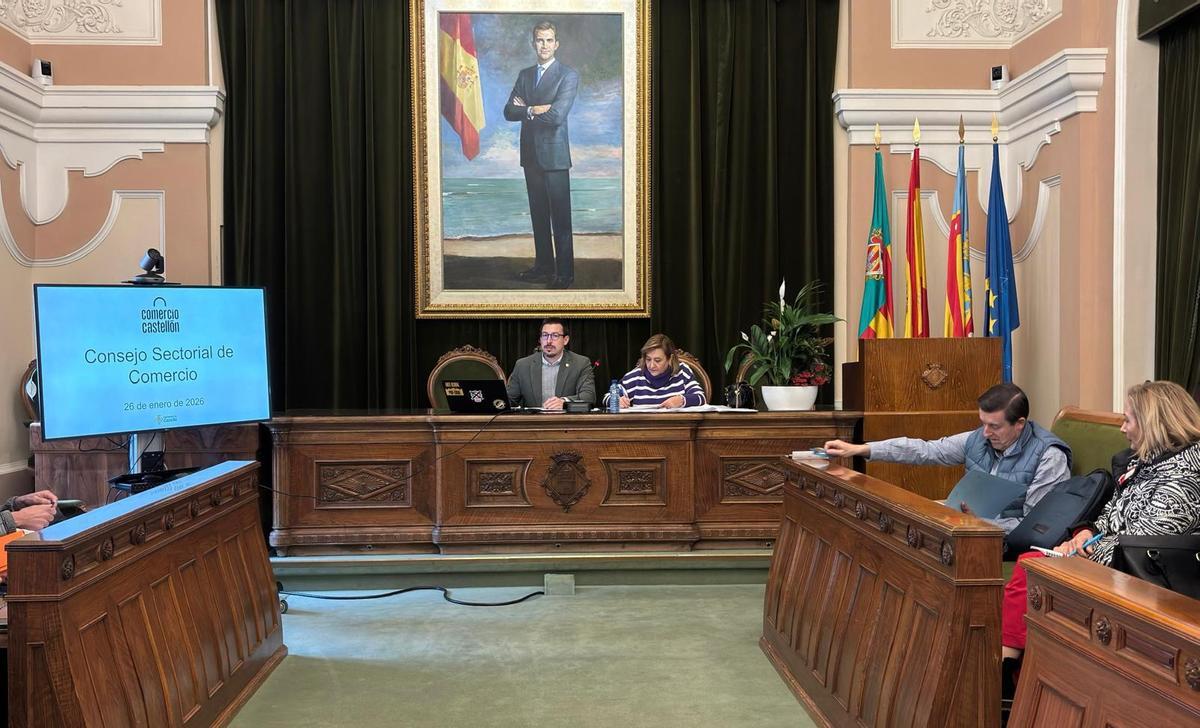 Reunión del Consejo Sectorial de Comercio de Castelló presidido por el edil Alberto Vidal.